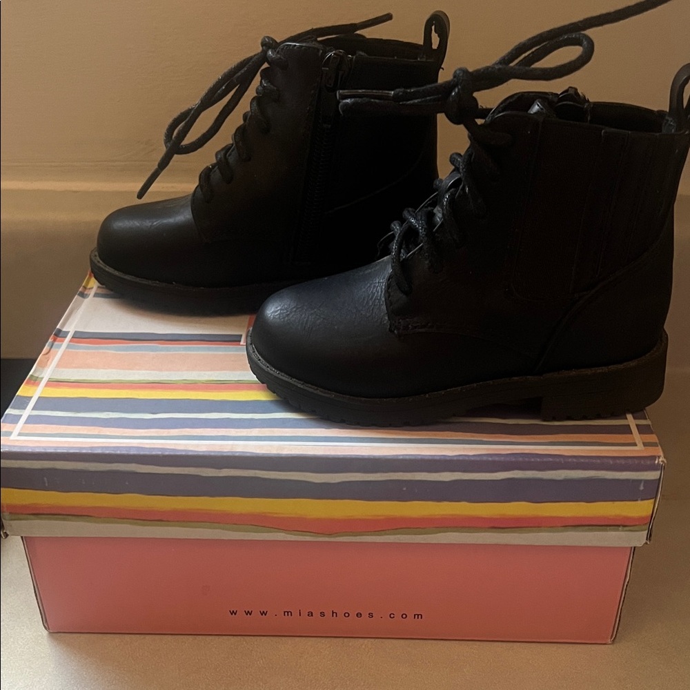 Mia Shoes Kids Black Lace-Up Boots